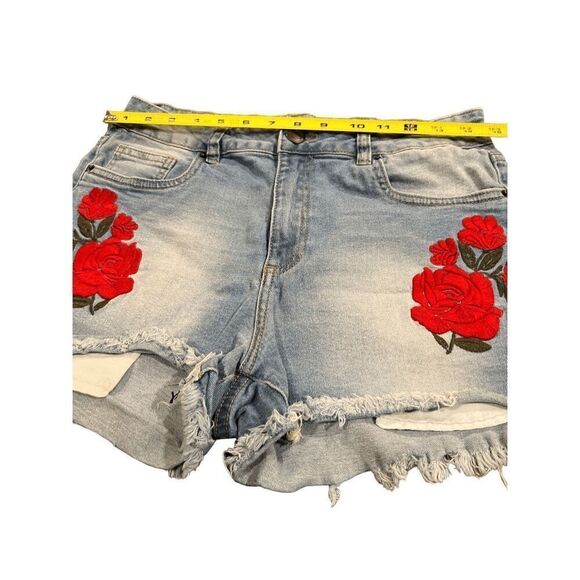 Urban Heritage high rise red roses embroidered shorts Jeans size 9 - Picture 6 of 10